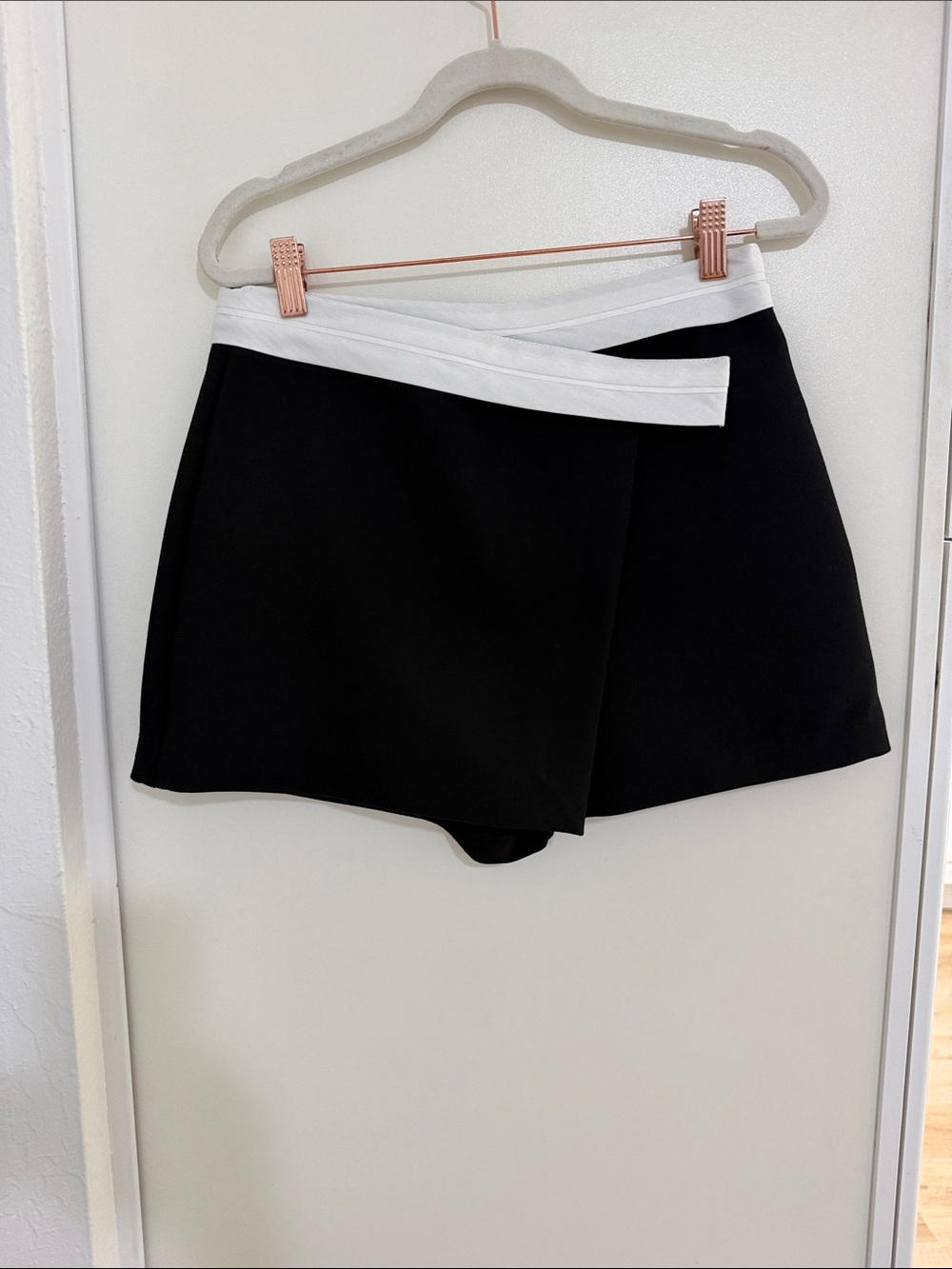 Zara Contrast Waist Wrap Skort in Black and White | M